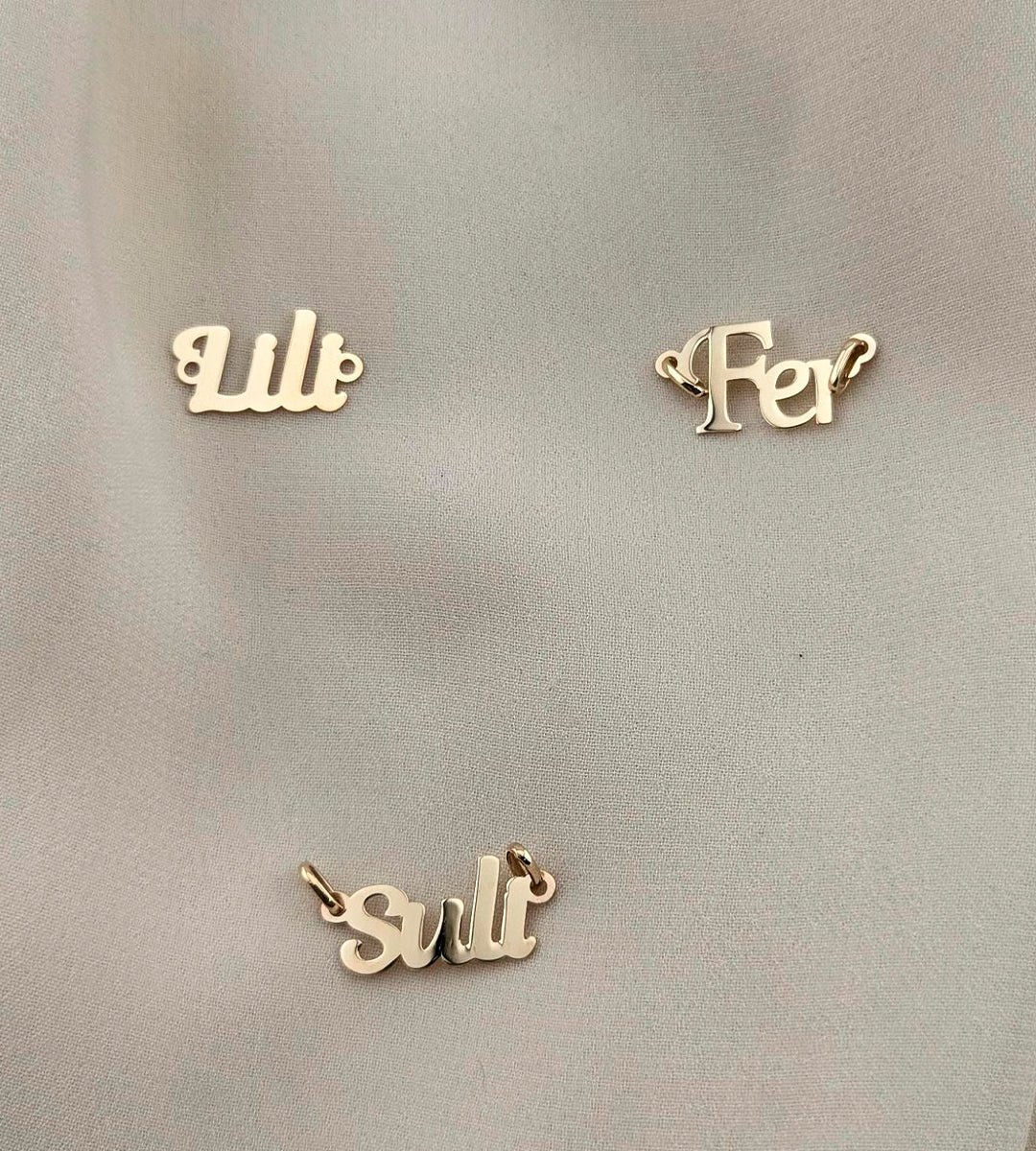 Nombres Personalizados en ORO 18K