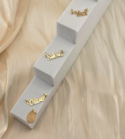 Nombres Personalizados en ORO 18K