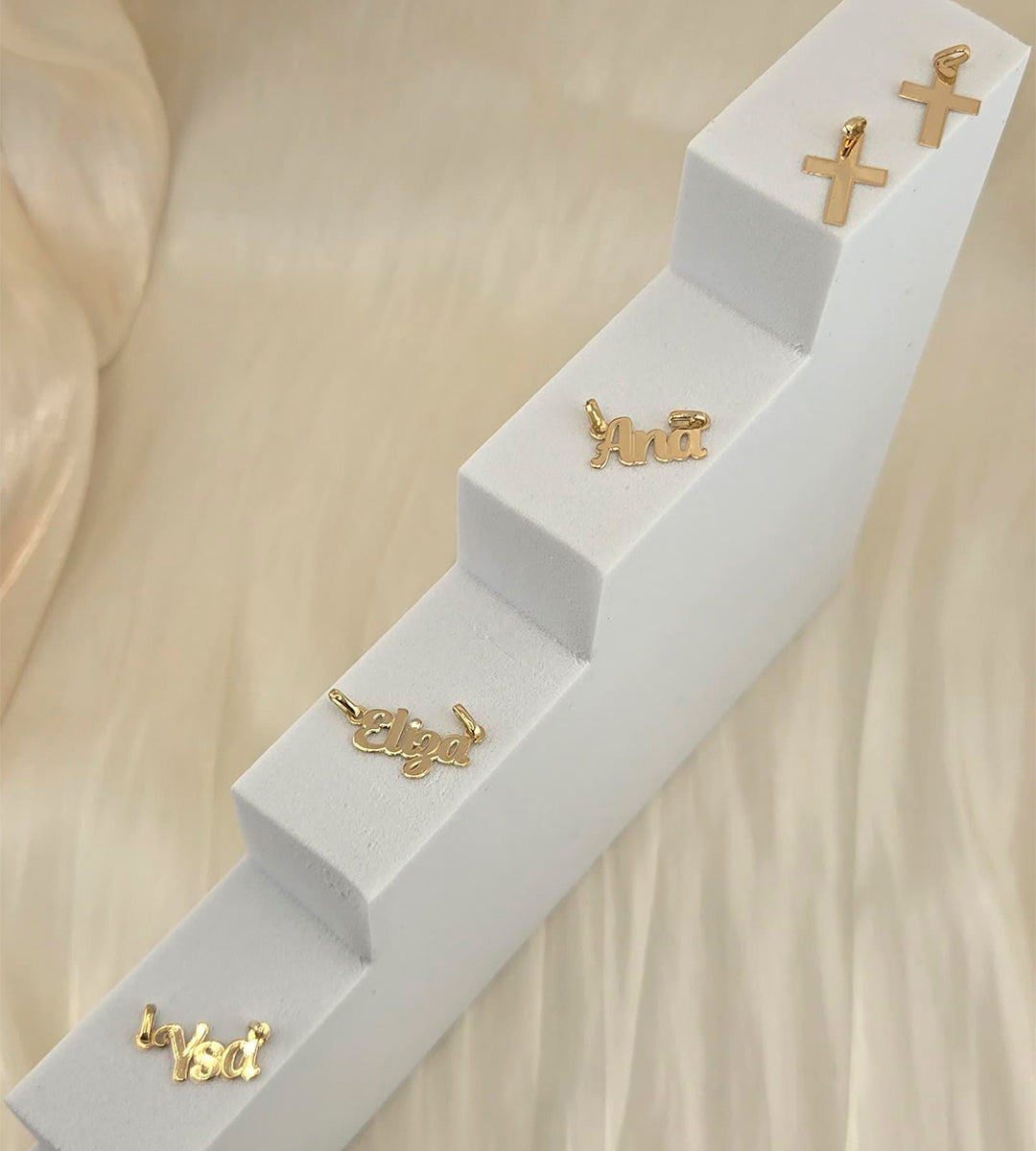 Nombres Personalizados en ORO 18K